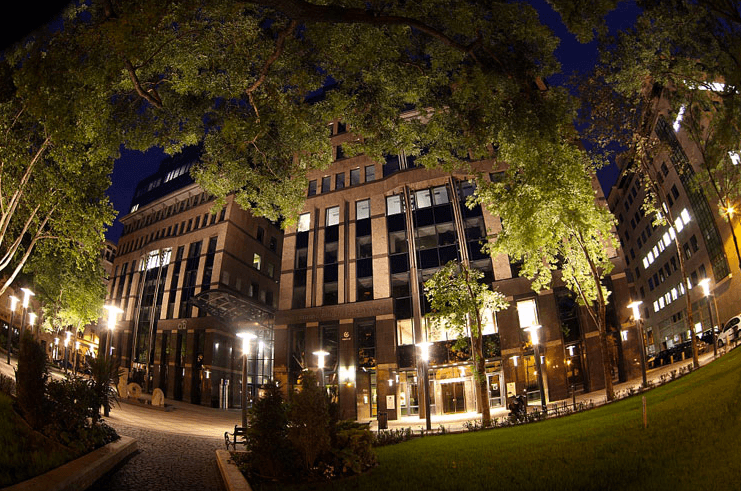 Bank Center éjjel, Budapest, Szabadság tér