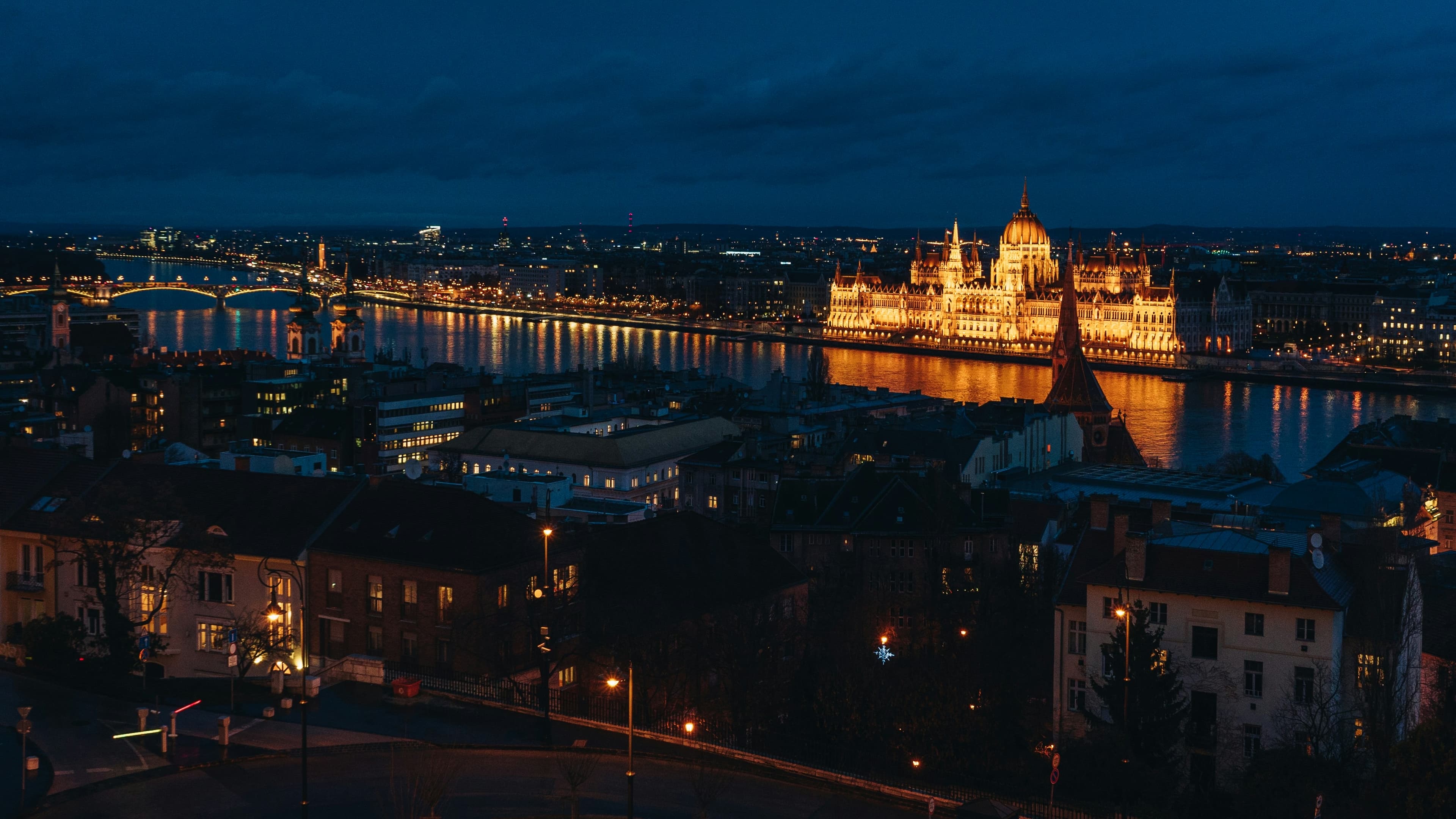 Budapest, Parlament-panoráma távolból