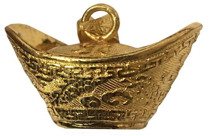 Die traditionelle chinesische Gold-Yuanbao-Münze ist mit ihrem exotischen Erscheinungsbild ein Symbol für Reichtum und Glück, ein authentisches kulturelles Erinnerungsstück.